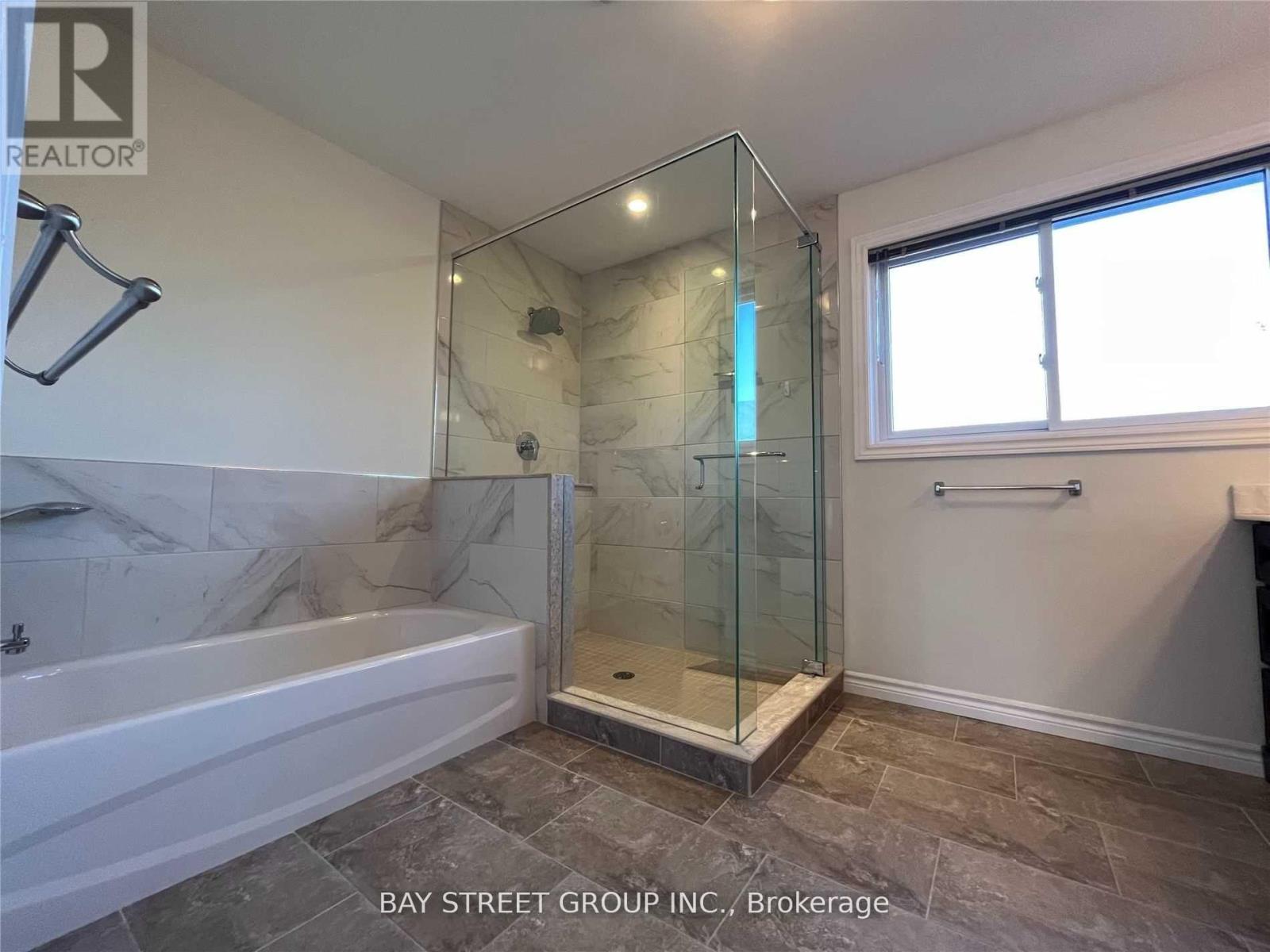 342 Carrier Lane, Oakville, Ontario  L6H 5G6 - Photo 15 - W12957130