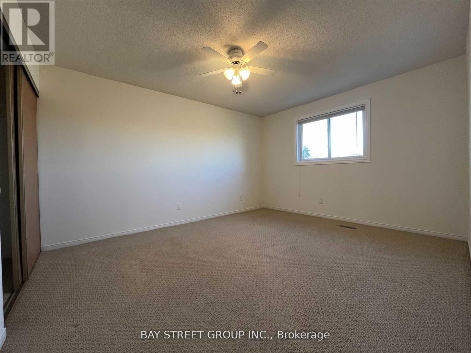 342 Carrier Lane, Oakville, Ontario  L6H 5G6 - Photo 17 - W12957130