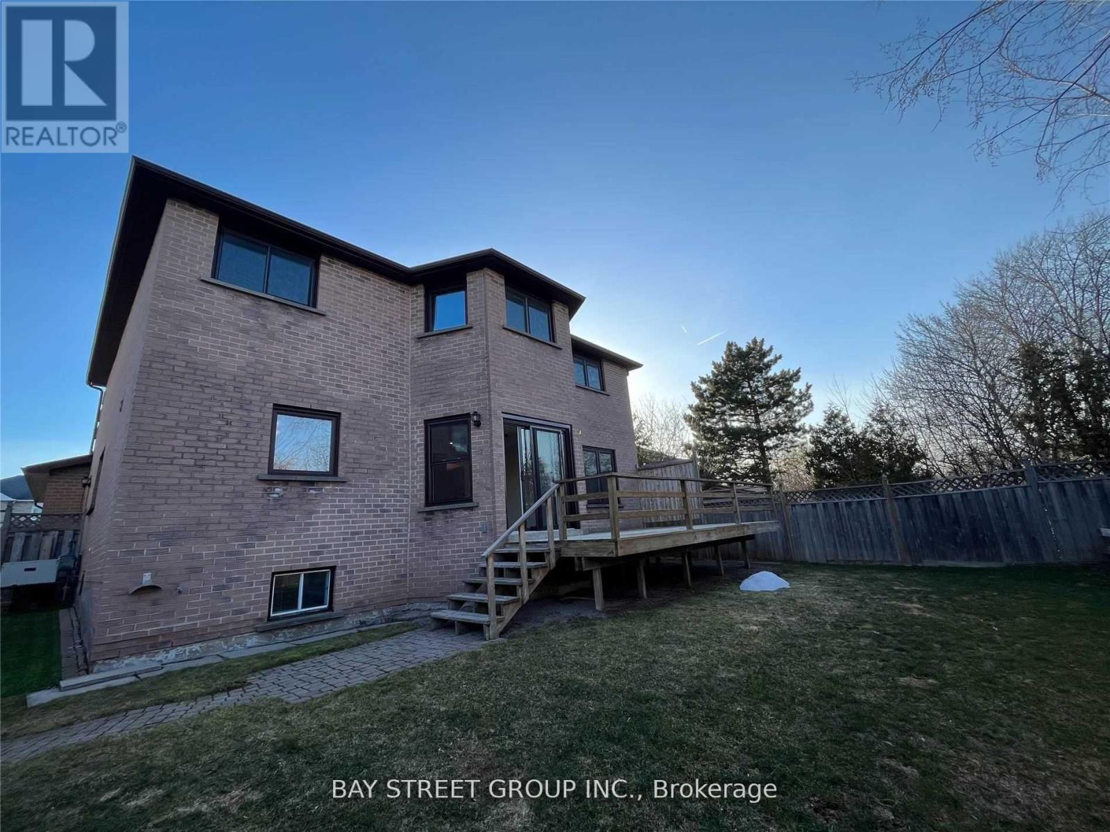 342 Carrier Lane, Oakville, Ontario  L6H 5G6 - Photo 24 - W12957130