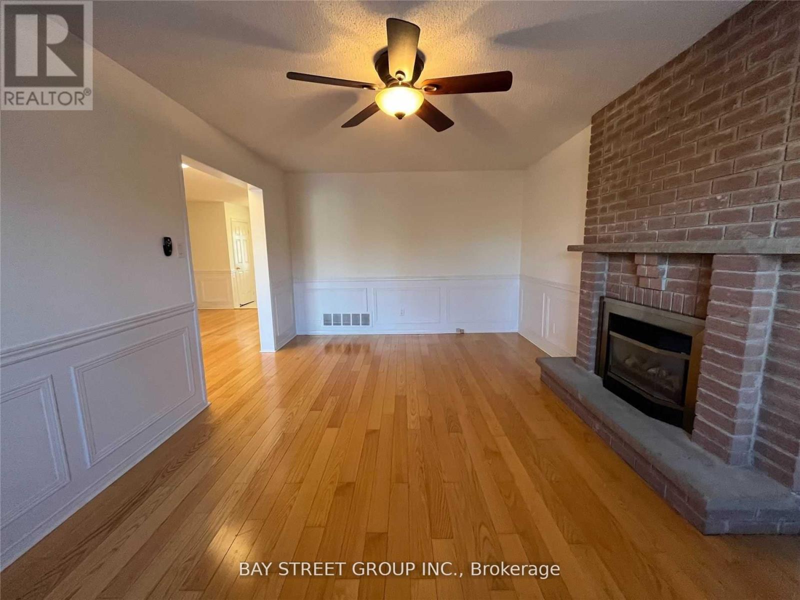 342 Carrier Lane, Oakville, Ontario  L6H 5G6 - Photo 9 - W12957130