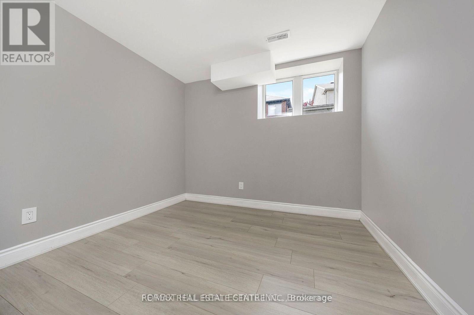 928 Dice Way, Milton, Ontario  N0B 1H0 - Photo 3 - W12957142