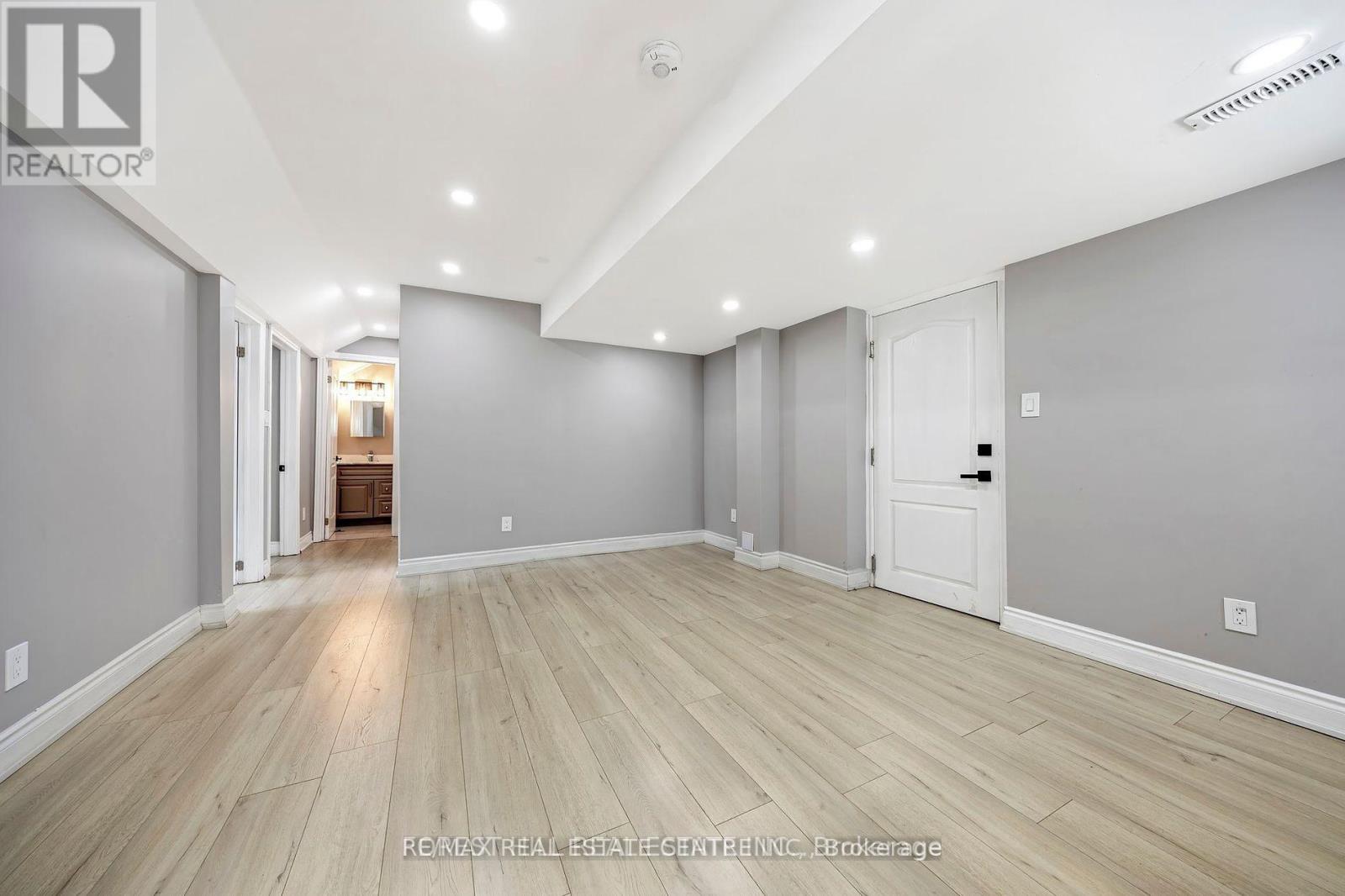 928 Dice Way, Milton, Ontario  N0B 1H0 - Photo 5 - W12957142