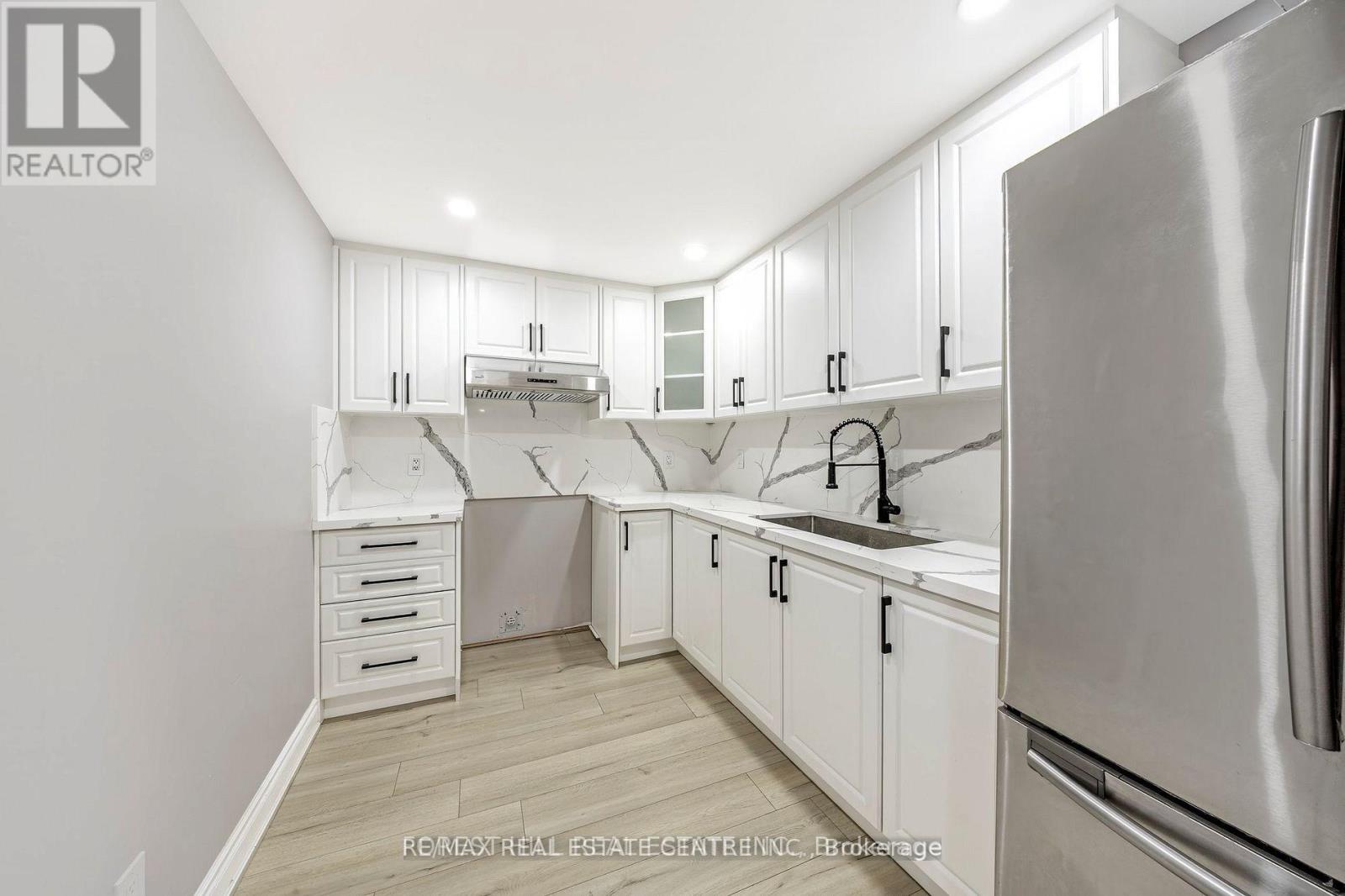 928 Dice Way, Milton, Ontario  N0B 1H0 - Photo 7 - W12957142