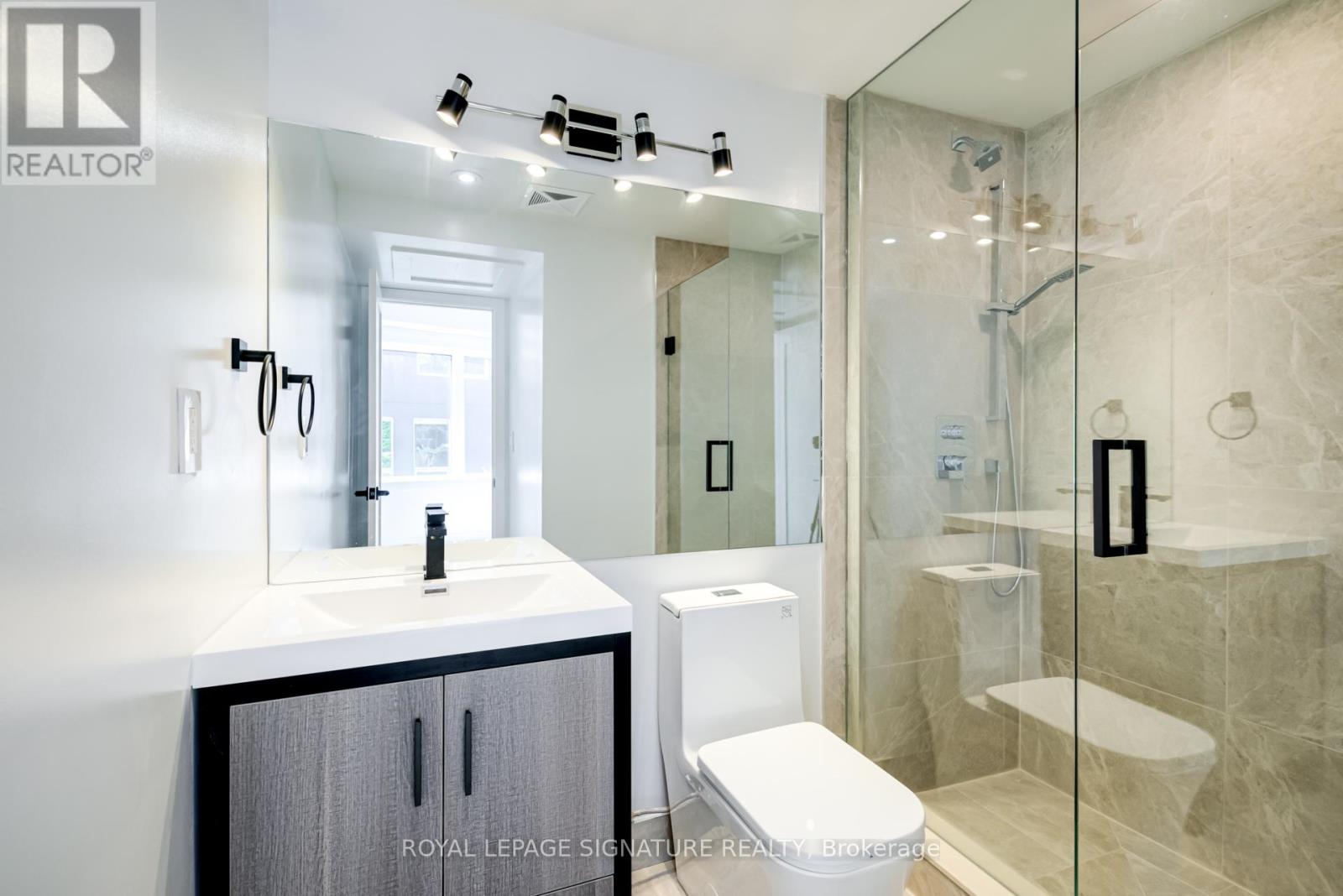 3 - 3039 Dundas Street W, Toronto, Ontario  M6P 1Z5 - Photo 11 - W12957154