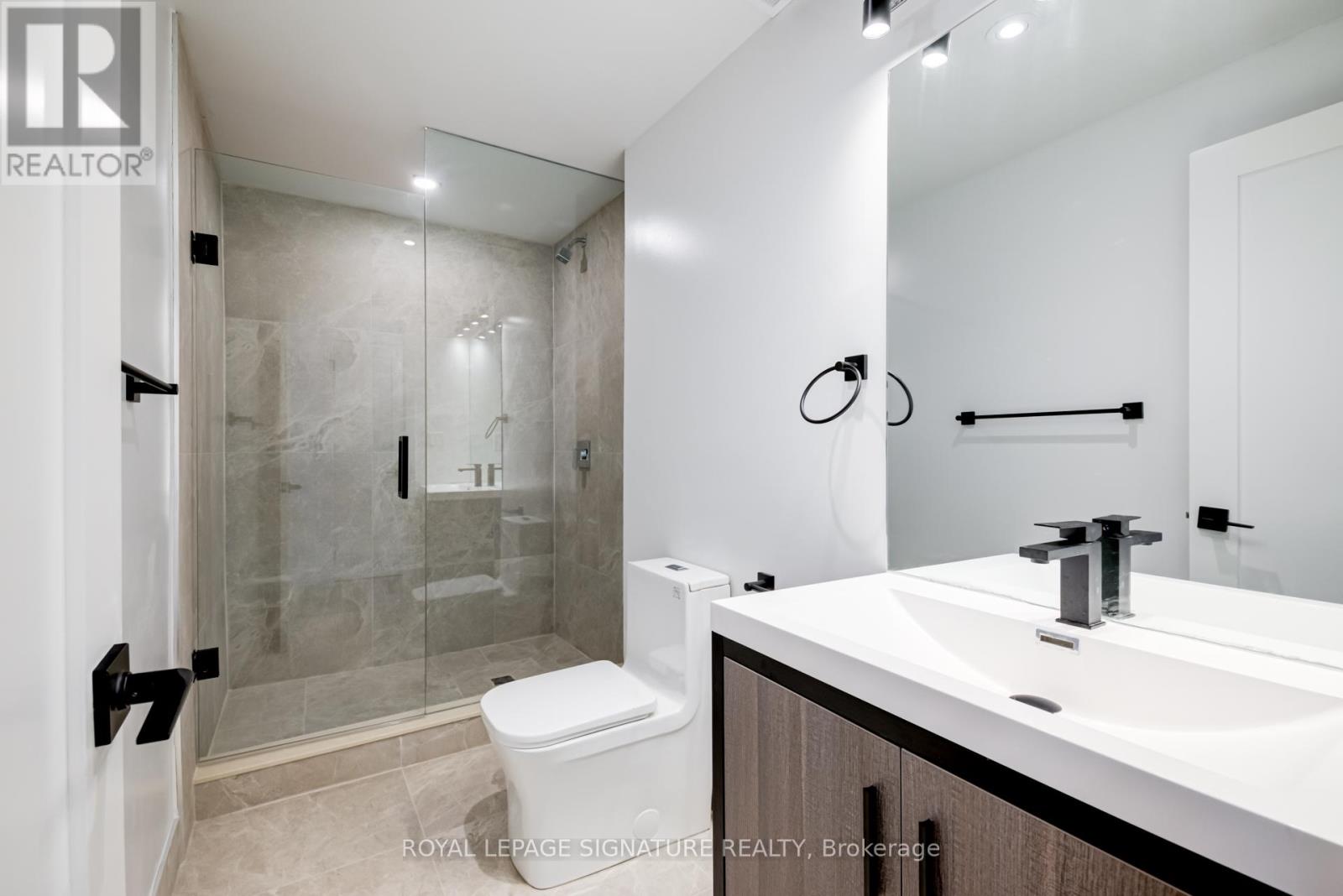 3 - 3039 Dundas Street W, Toronto, Ontario  M6P 1Z5 - Photo 12 - W12957154
