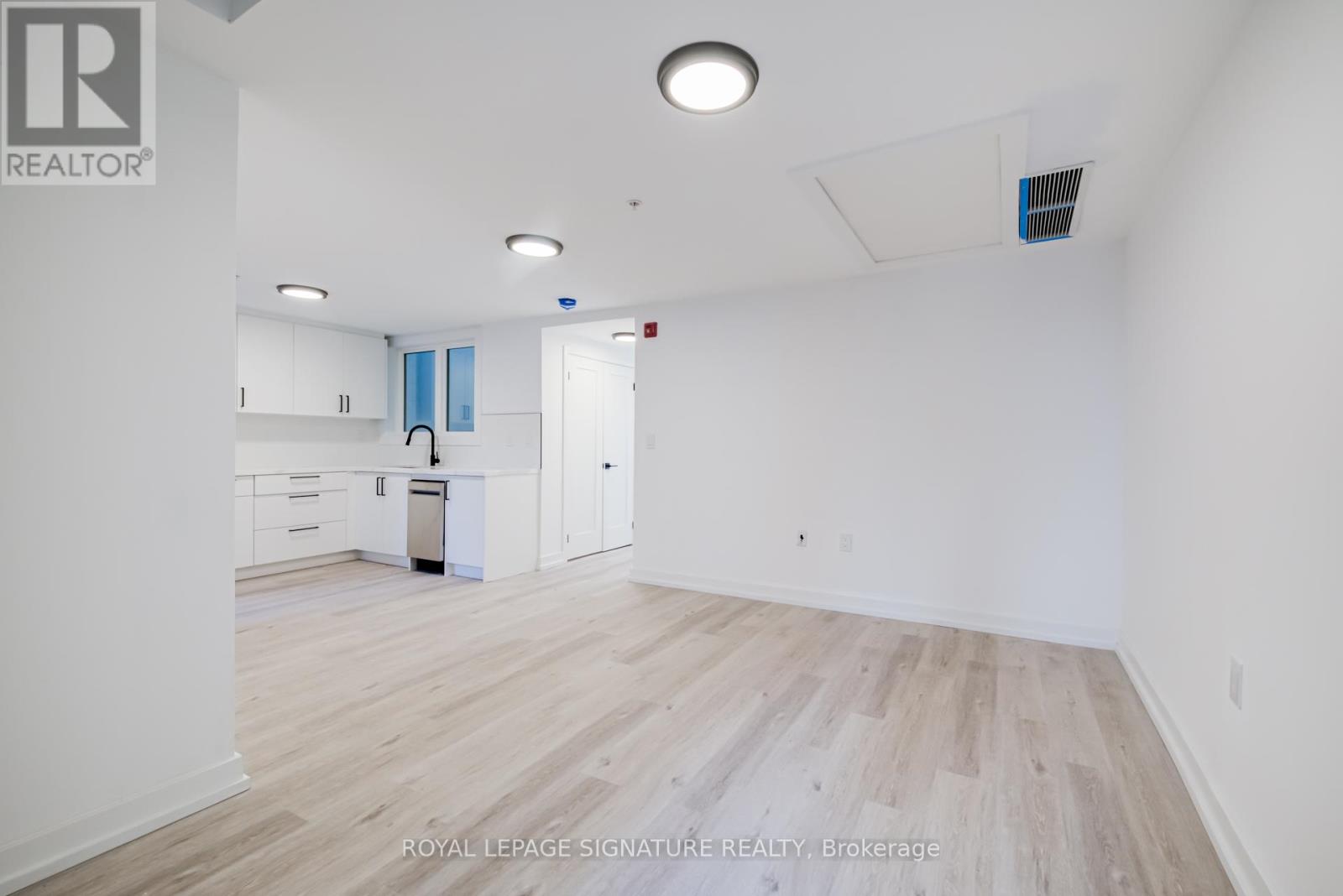 3 - 3039 Dundas Street W, Toronto, Ontario  M6P 1Z5 - Photo 5 - W12957154