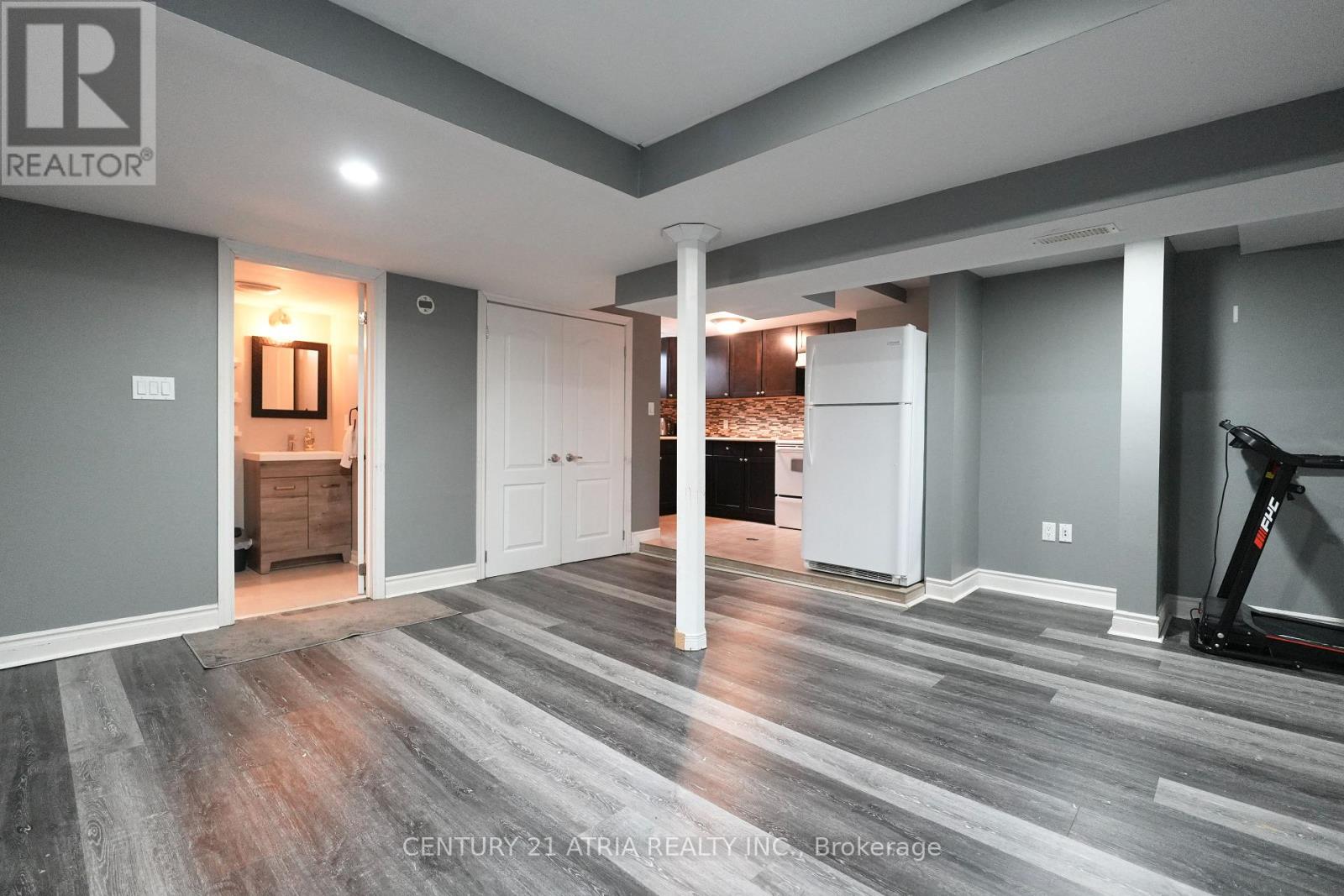 36 Lansing Square, Brampton, Ontario  L6Z 1E6 - Photo 5 - W12957178