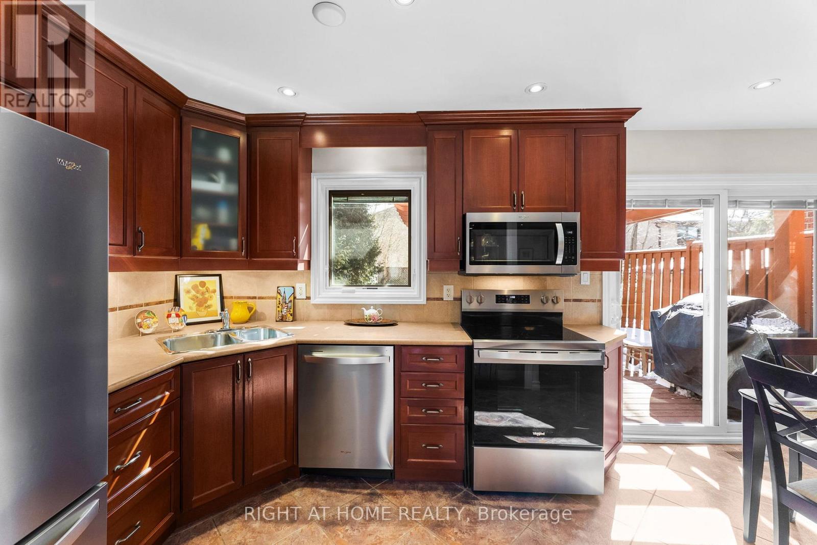 2454 Ploughshare Court, Mississauga, Ontario  L5L 3M6 - Photo 10 - W12957220