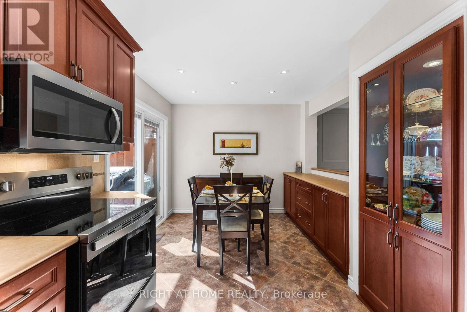 2454 Ploughshare Court, Mississauga, Ontario  L5L 3M6 - Photo 12 - W12957220