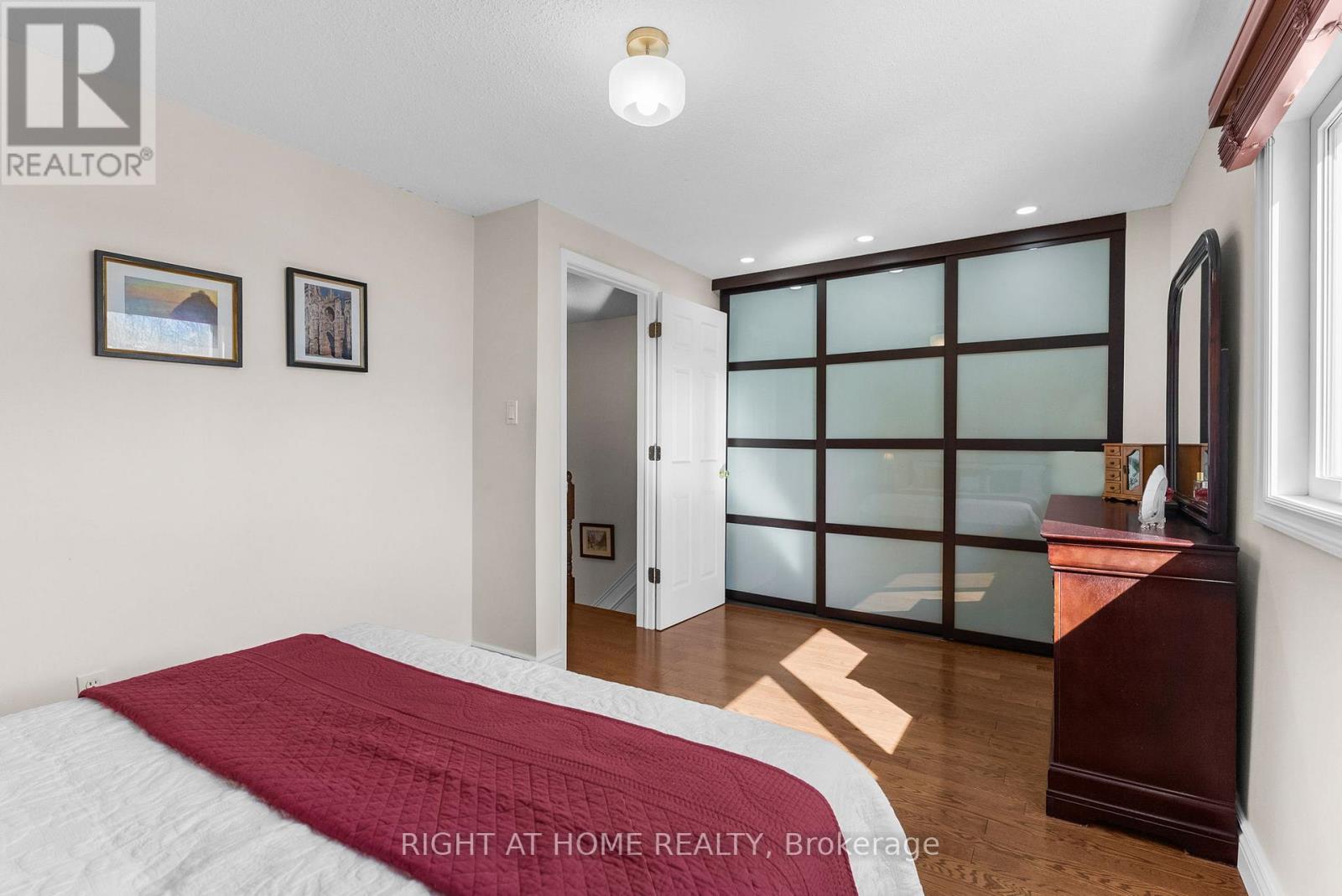 2454 Ploughshare Court, Mississauga, Ontario  L5L 3M6 - Photo 19 - W12957220