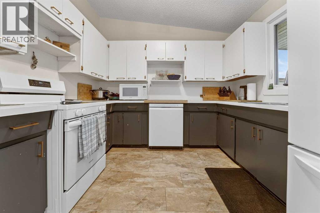 1510 15 Street N, Lethbridge, Alberta  T1H 2Z2 - Photo 6 - A2298809