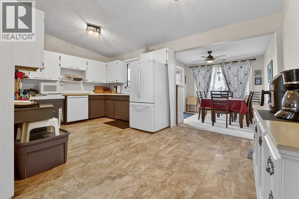 1510 15 Street N, Lethbridge, Alberta  T1H 2Z2 - Photo 5 - A2298809