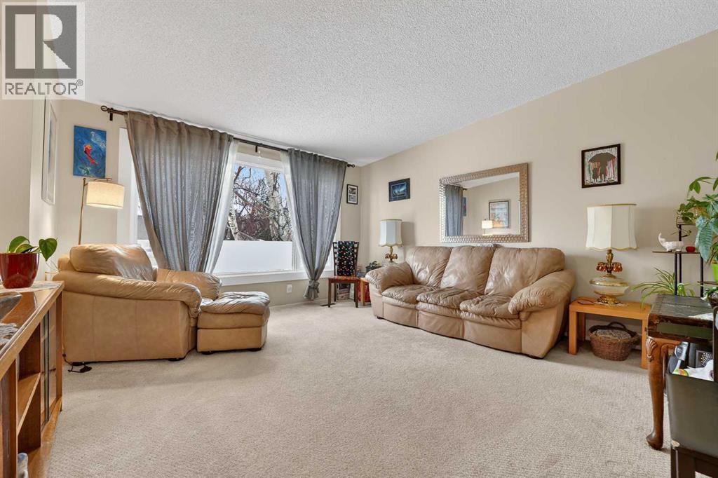 1510 15 Street N, Lethbridge, Alberta  T1H 2Z2 - Photo 3 - A2298809