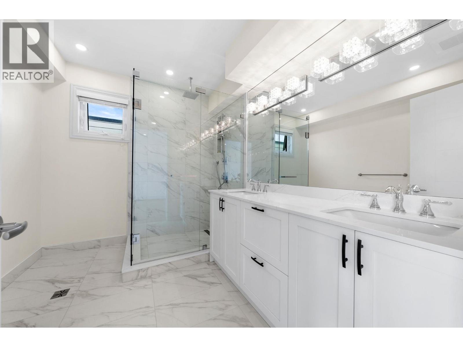 462 W 14th Street, North Vancouver, British Columbia  V7M 1P7 - Photo 30 - R3105831