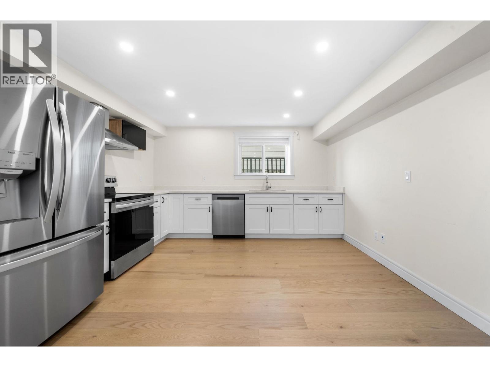 462 W 14th Street, North Vancouver, British Columbia  V7M 1P7 - Photo 35 - R3105831