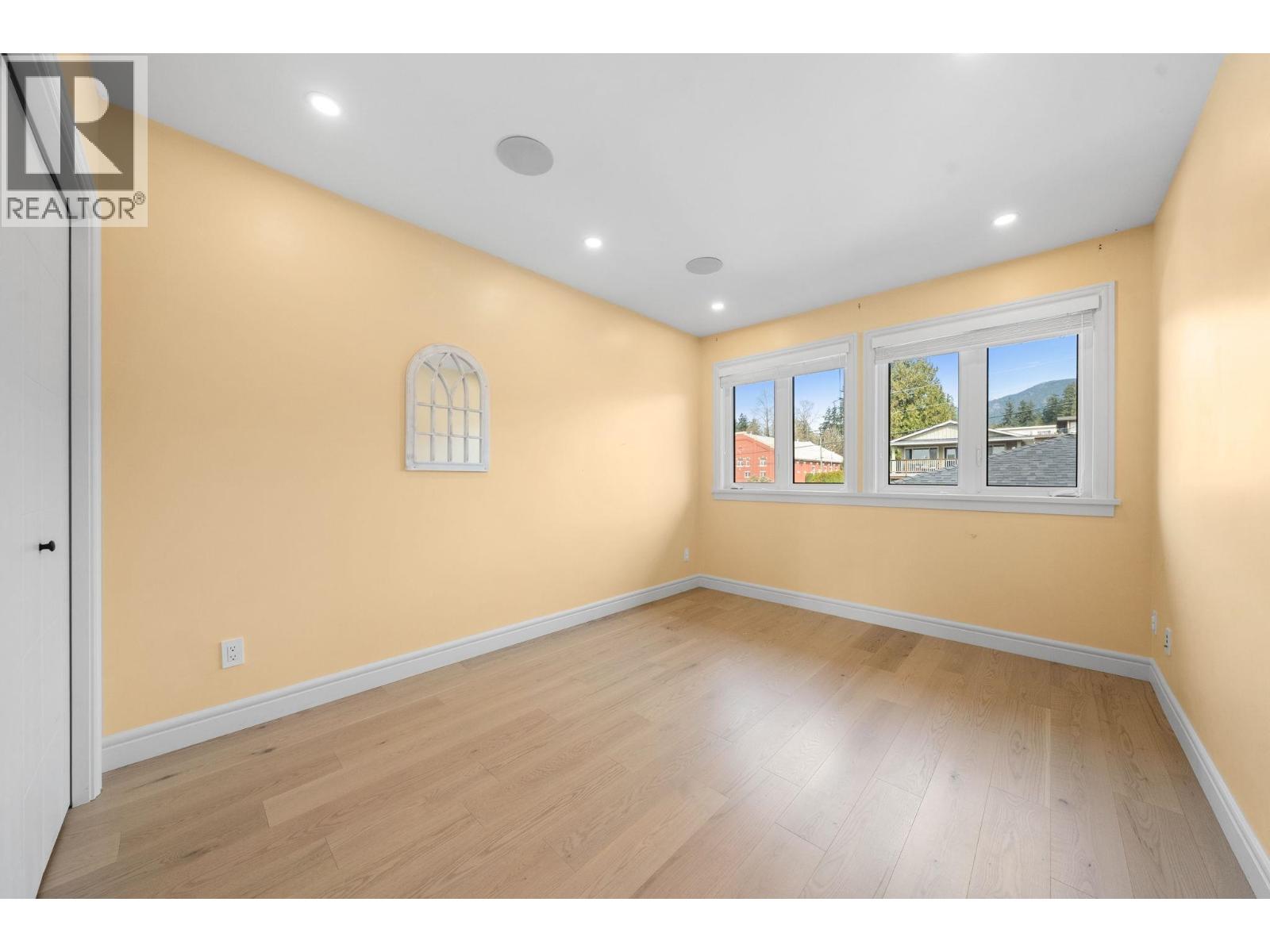 462 W 14th Street, North Vancouver, British Columbia  V7M 1P7 - Photo 31 - R3105831