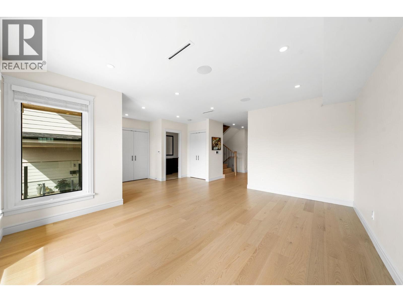 462 W 14th Street, North Vancouver, British Columbia  V7M 1P7 - Photo 8 - R3105831