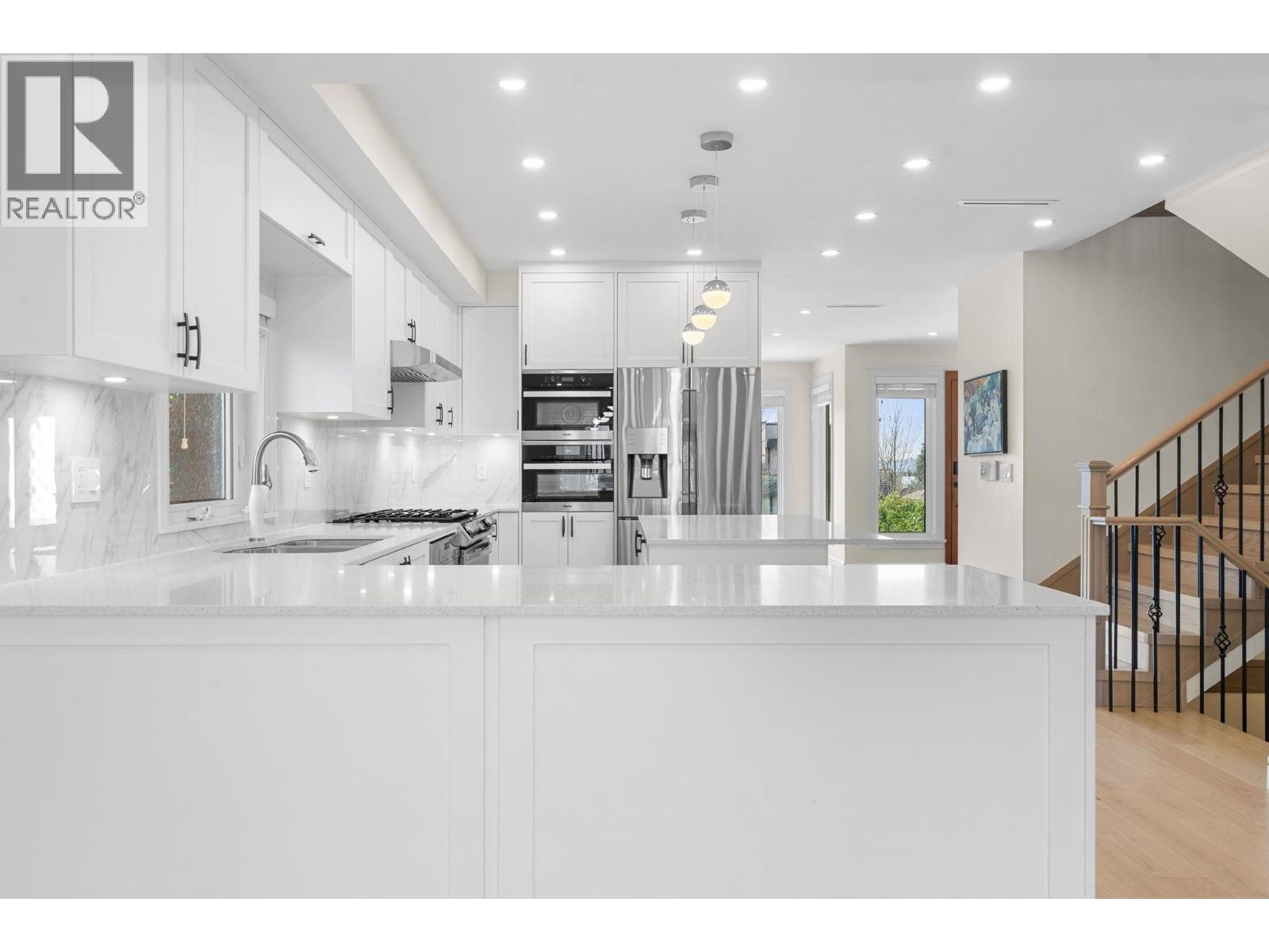 462 W 14th Street, North Vancouver, British Columbia  V7M 1P7 - Photo 13 - R3105831