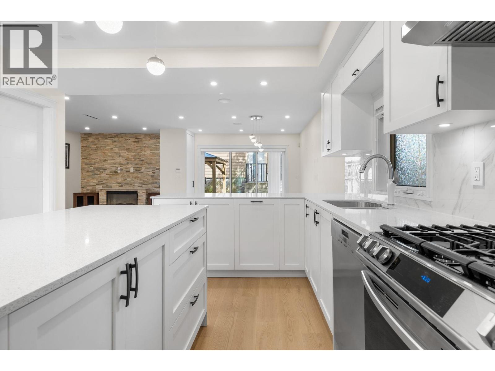 462 W 14th Street, North Vancouver, British Columbia  V7M 1P7 - Photo 12 - R3105831