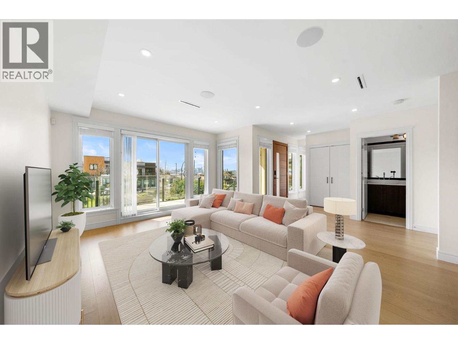 462 W 14th Street, North Vancouver, British Columbia  V7M 1P7 - Photo 7 - R3105831