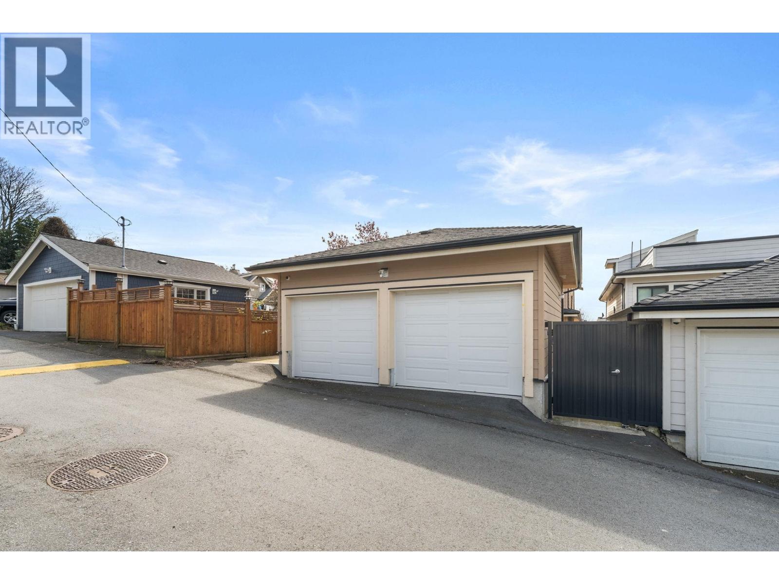 462 W 14th Street, North Vancouver, British Columbia  V7M 1P7 - Photo 40 - R3105831