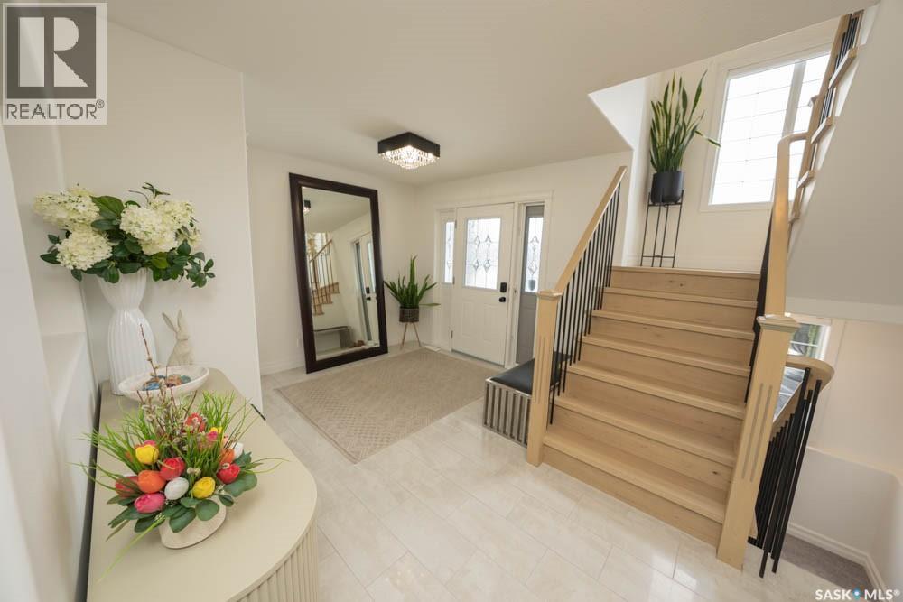 143 Pickard Bay, Saskatoon, Saskatchewan  S7W 0G8 - Photo 2 - SK031904