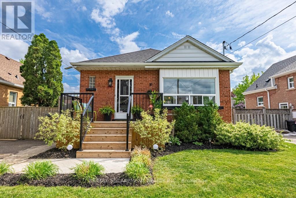 42 SHARON AVENUE, Hamilton, Ontario