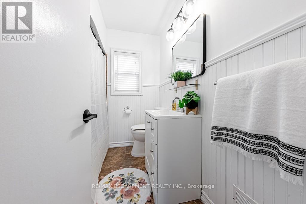 42 Sharon Avenue, Hamilton, Ontario  L8T 1E3 - Photo 25 - X12957166