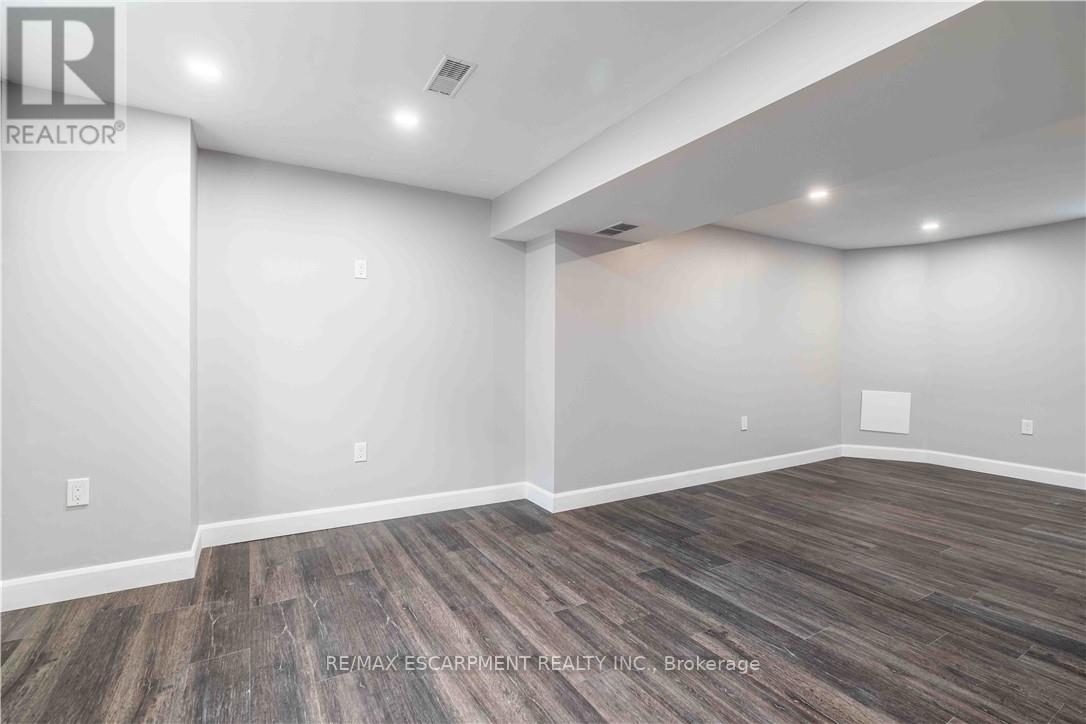 42 Sharon Avenue, Hamilton, Ontario  L8T 1E3 - Photo 37 - X12957166