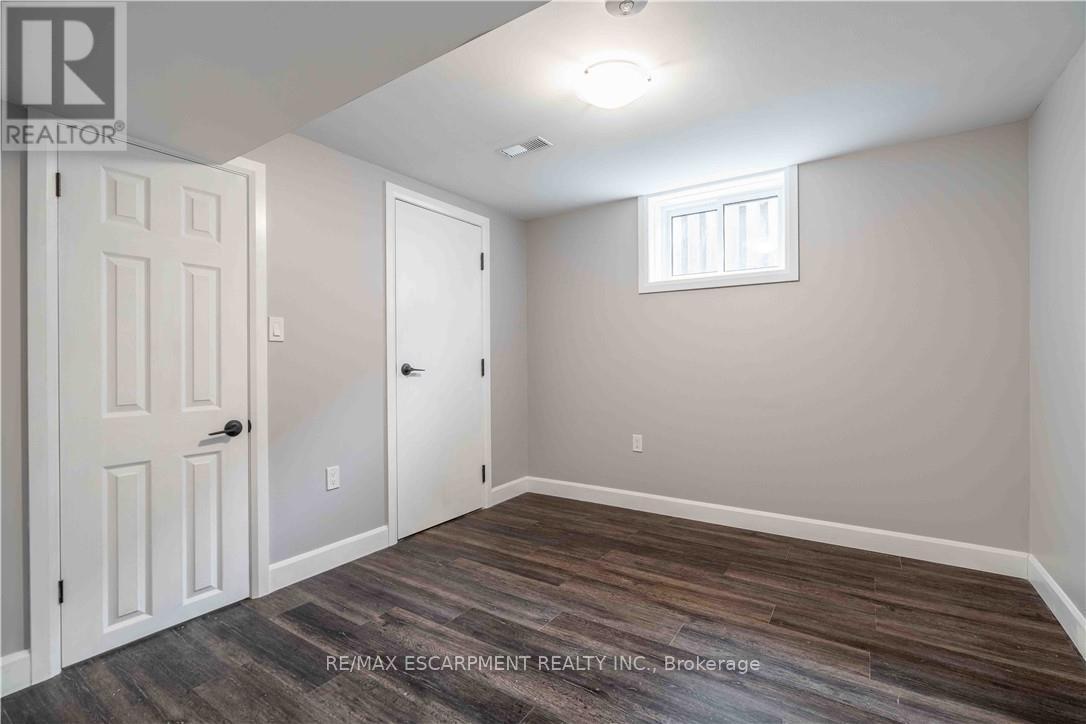 42 Sharon Avenue, Hamilton, Ontario  L8T 1E3 - Photo 38 - X12957166