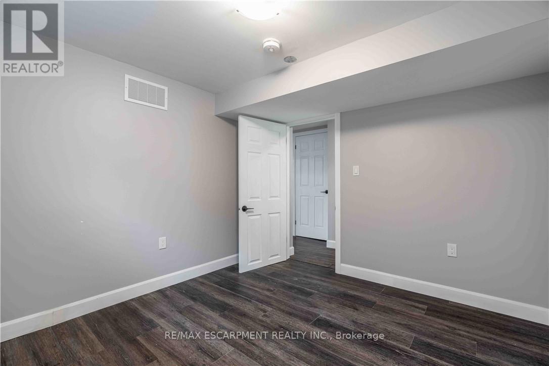 42 Sharon Avenue, Hamilton, Ontario  L8T 1E3 - Photo 39 - X12957166