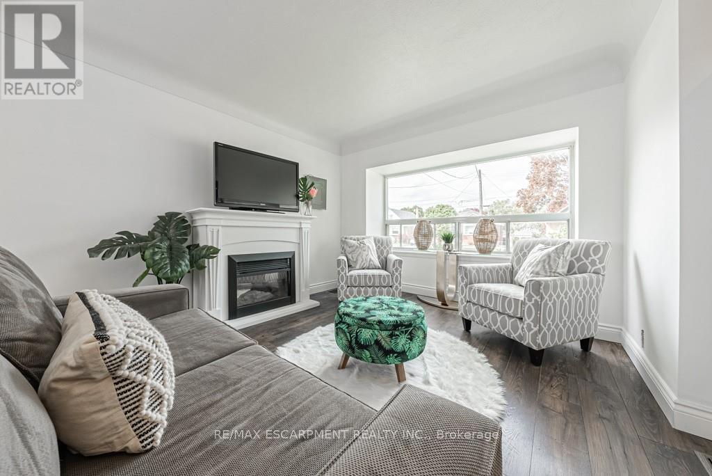 42 Sharon Avenue, Hamilton, Ontario  L8T 1E3 - Photo 4 - X12957166