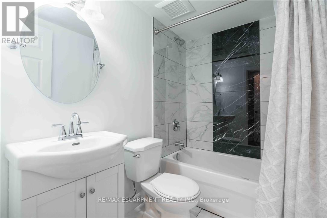 42 Sharon Avenue, Hamilton, Ontario  L8T 1E3 - Photo 43 - X12957166