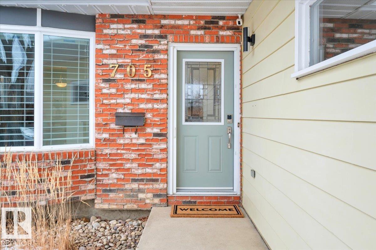 705 Riddell St Nw, Edmonton, Alberta  T6R 1A8 - Photo 3 - E4480679