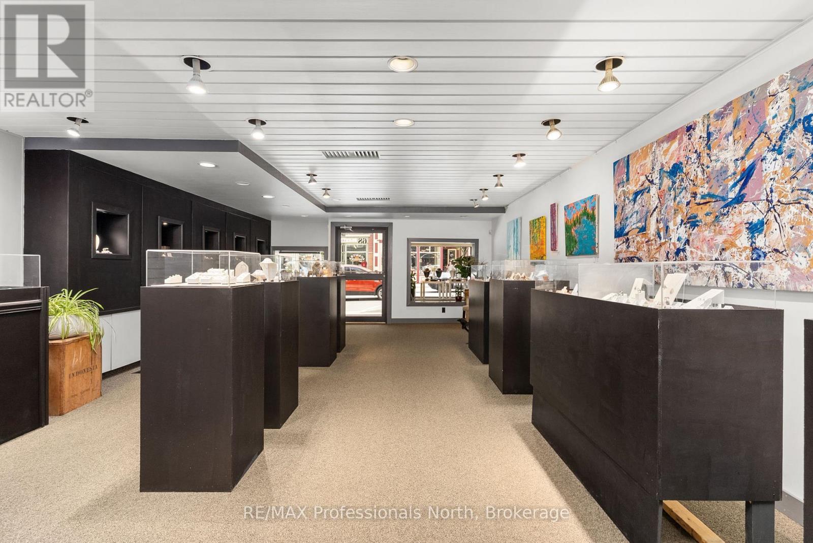 68 Main Street E, Huntsville, Ontario  P1H 2C7 - Photo 6 - X12541516