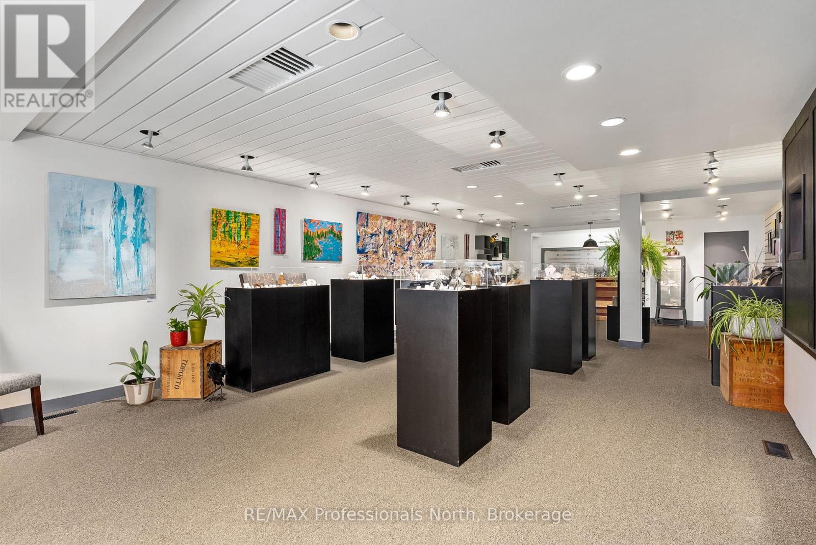 68 Main Street E, Huntsville, Ontario  P1H 2C7 - Photo 9 - X12541516