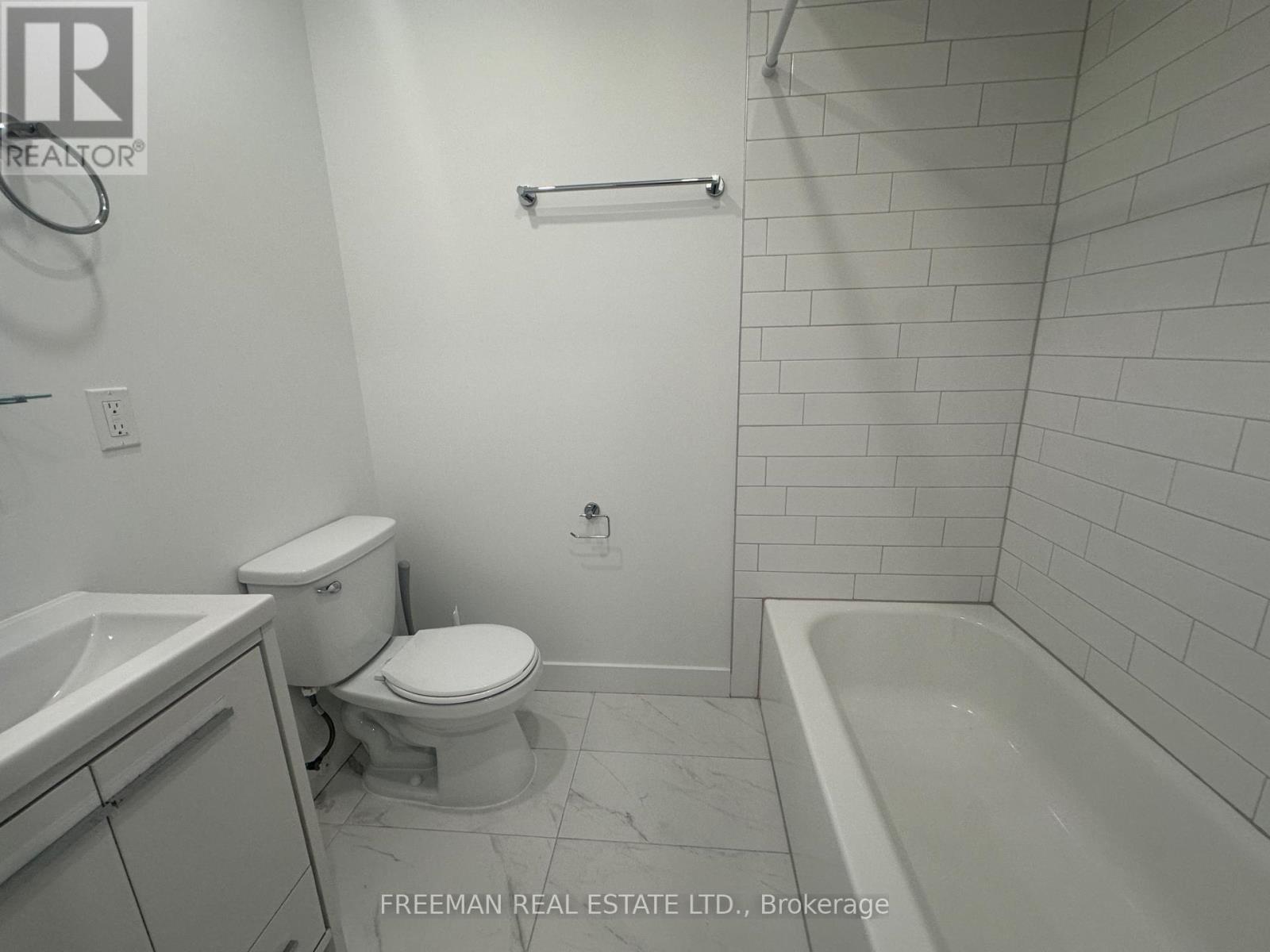 2 - 3449 Yonge Street, Toronto, Ontario M4N 2N3 - Photo 16 - C12952536
