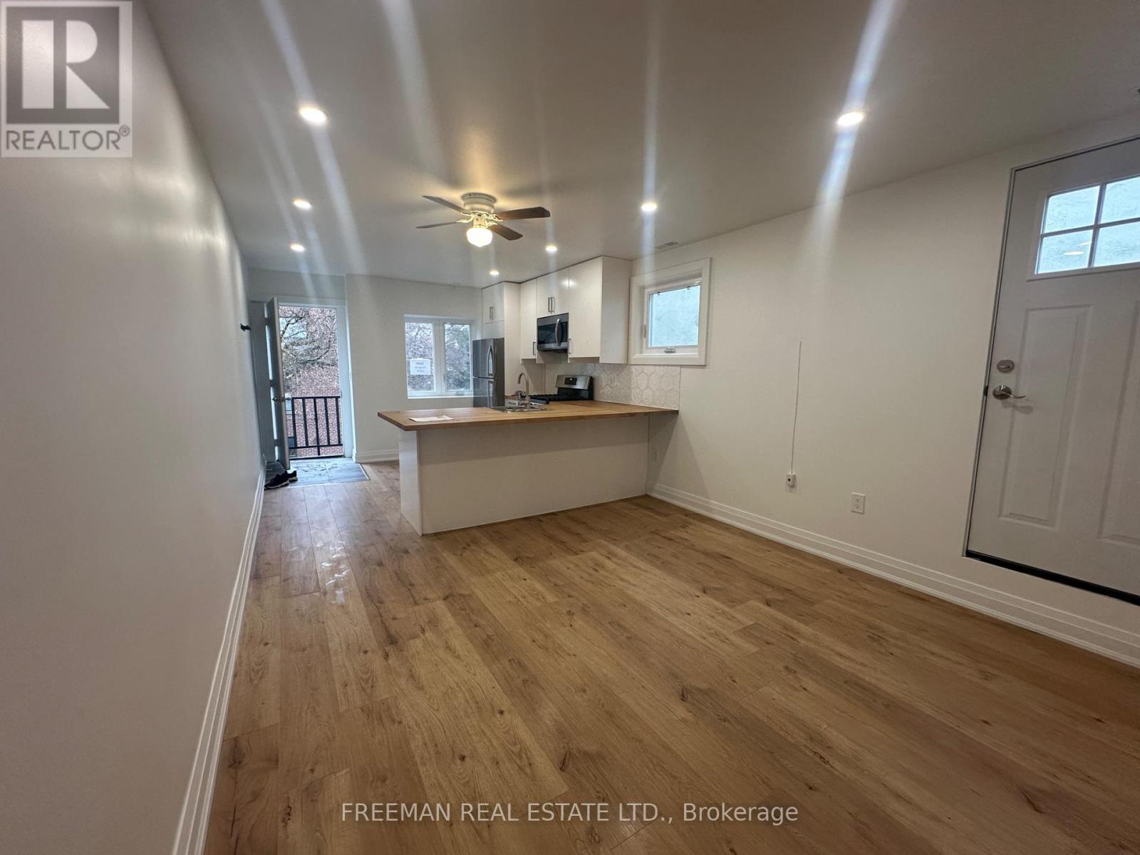 2 - 3449 Yonge Street, Toronto, Ontario M4N 2N3 - Photo 9 - C12952536