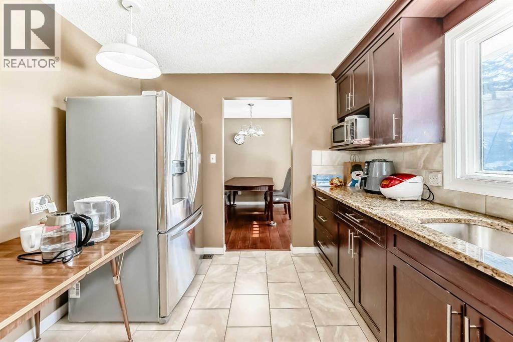 271 Dalhurst Way NW, Calgary, Alberta  T3A 1P3 - Photo 15 - A2297481