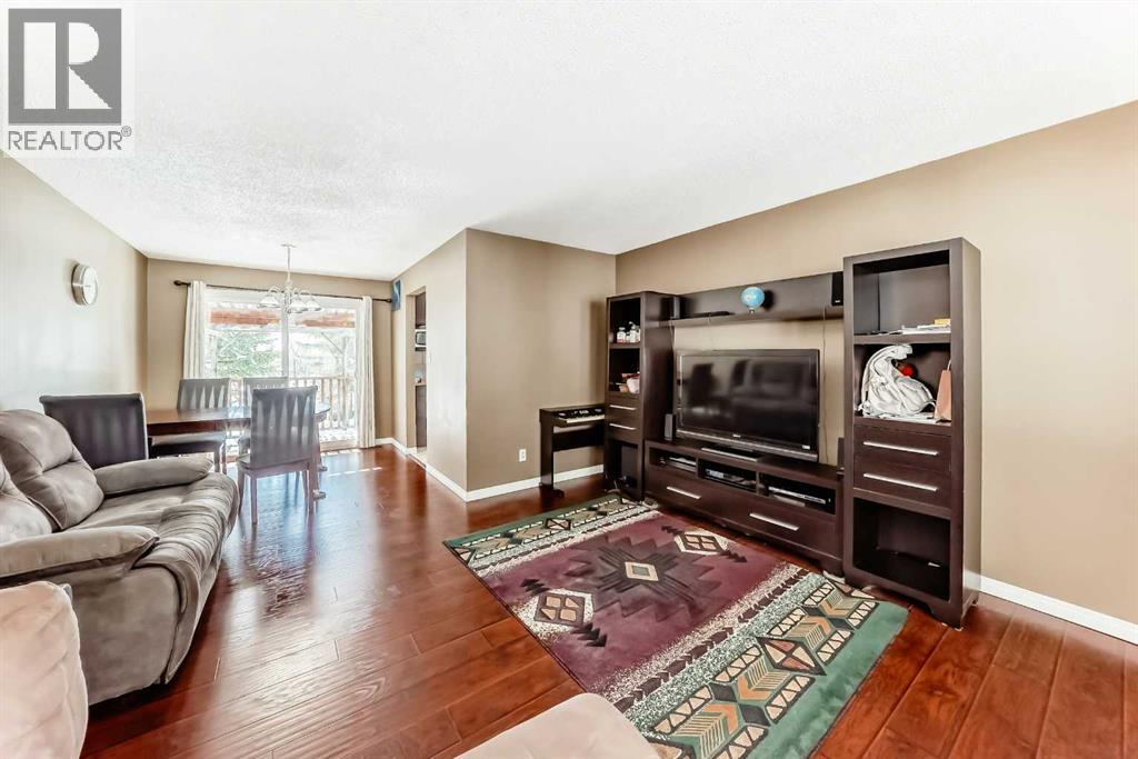 271 Dalhurst Way NW, Calgary, Alberta  T3A 1P3 - Photo 5 - A2297481