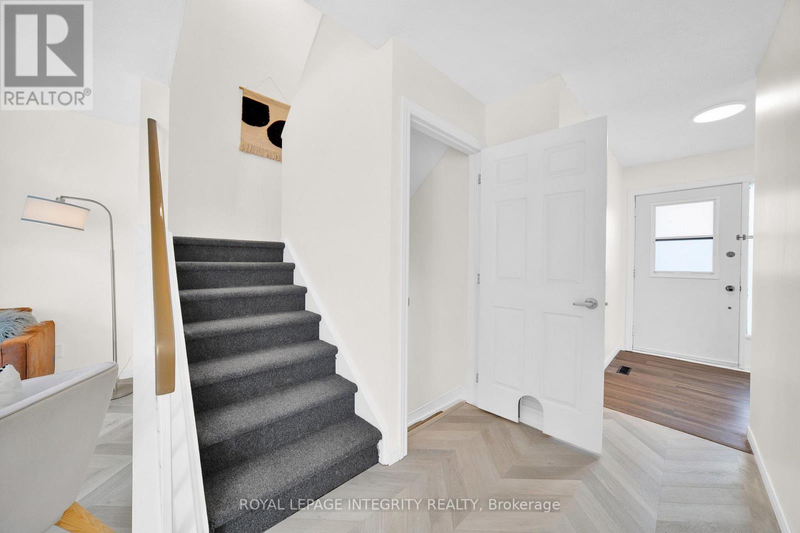 15 Tarquin Crescent, Ottawa, Ontario K2H 8J7 - Photo 18 - X12954092