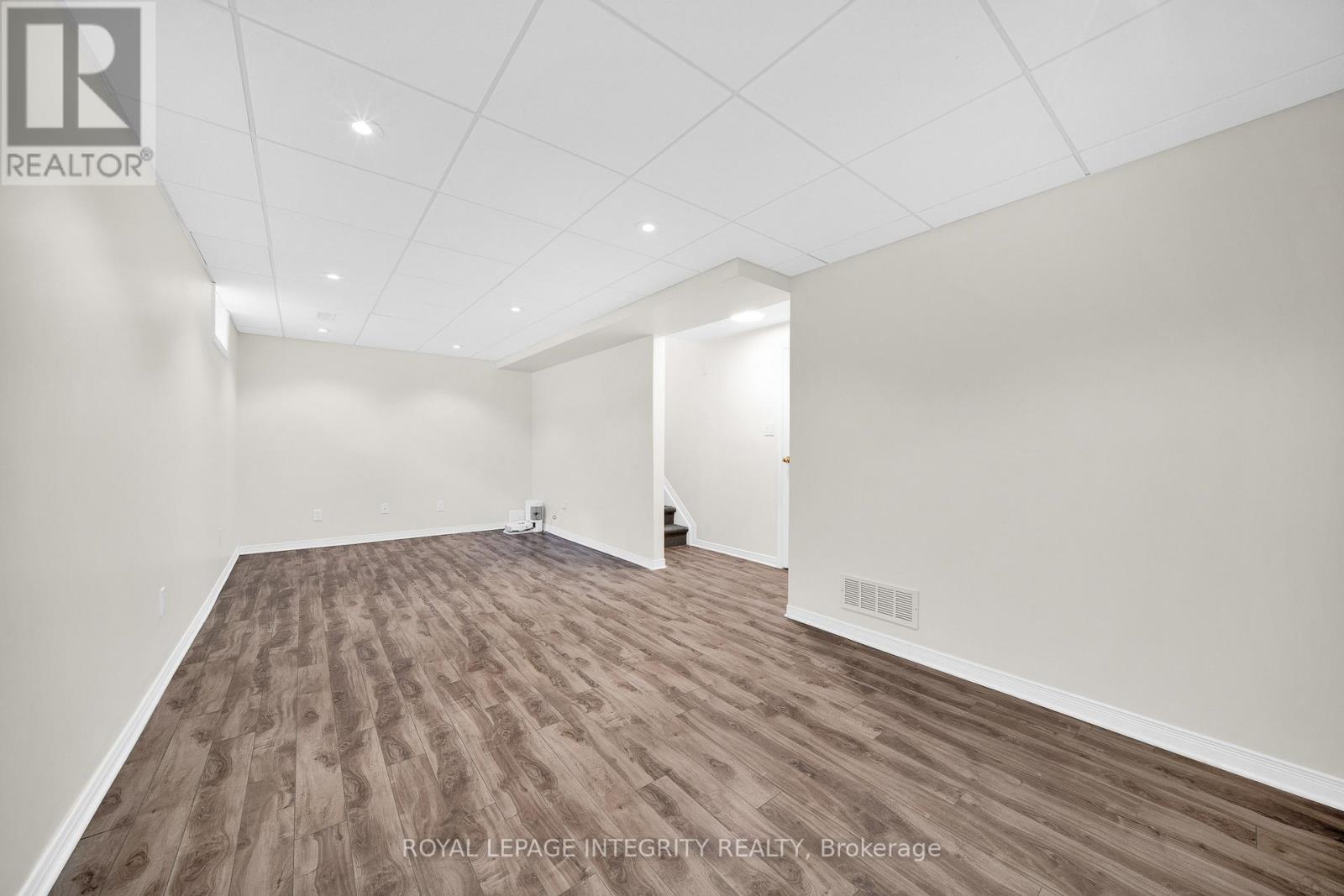 15 Tarquin Crescent, Ottawa, Ontario K2H 8J7 - Photo 32 - X12954092