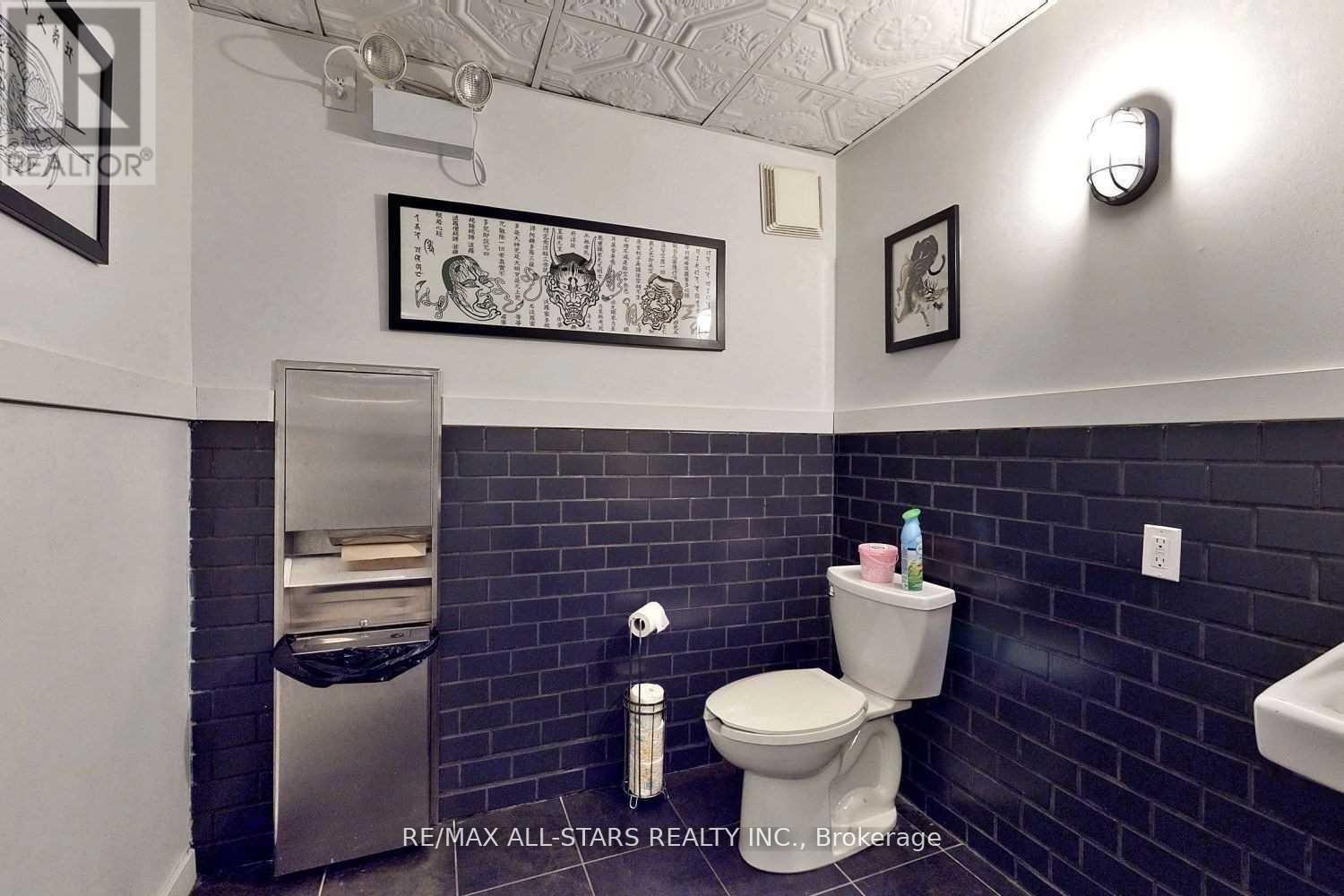 200 - 1269 Dundas Street W, Toronto, Ontario  M6J 1H1 - Photo 6 - C12957278