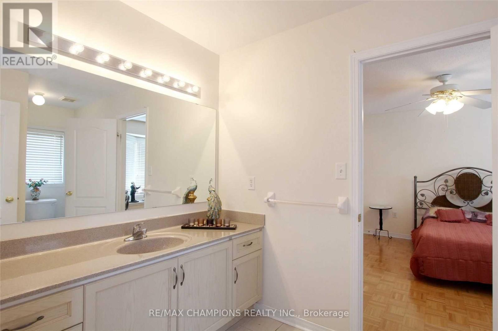 45 Iceberg Trail, Brampton, Ontario  L6R 0J7 - Photo 11 - W12957242