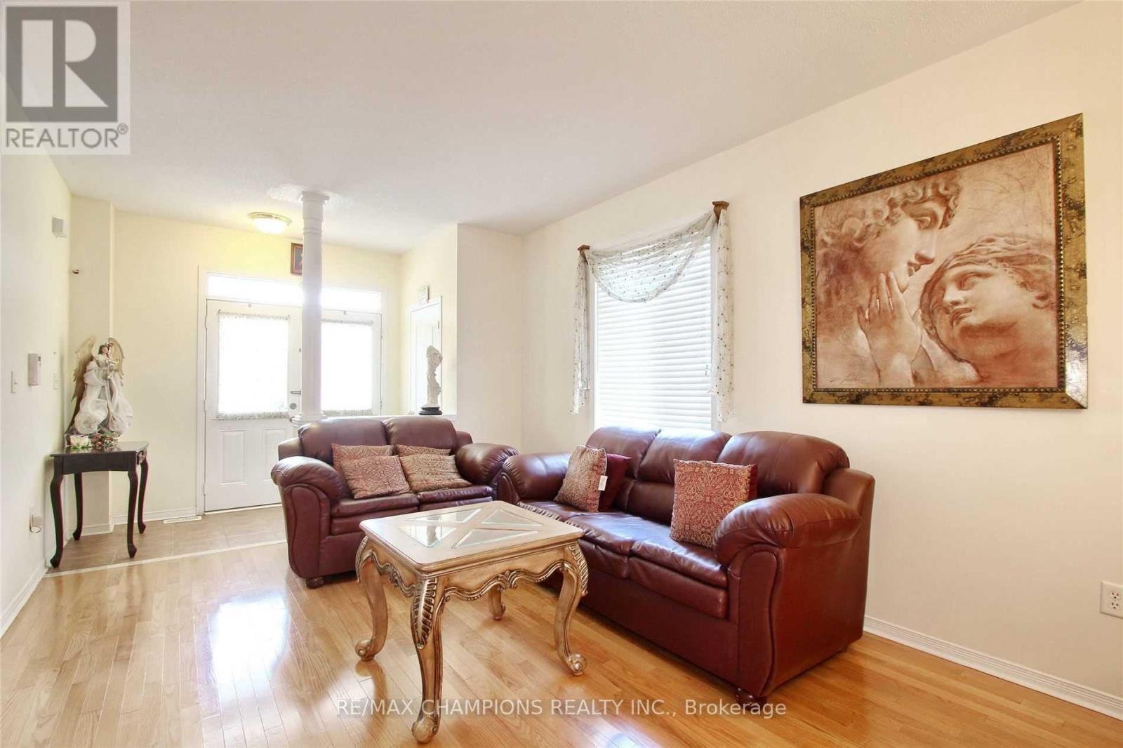 45 Iceberg Trail, Brampton, Ontario  L6R 0J7 - Photo 2 - W12957242