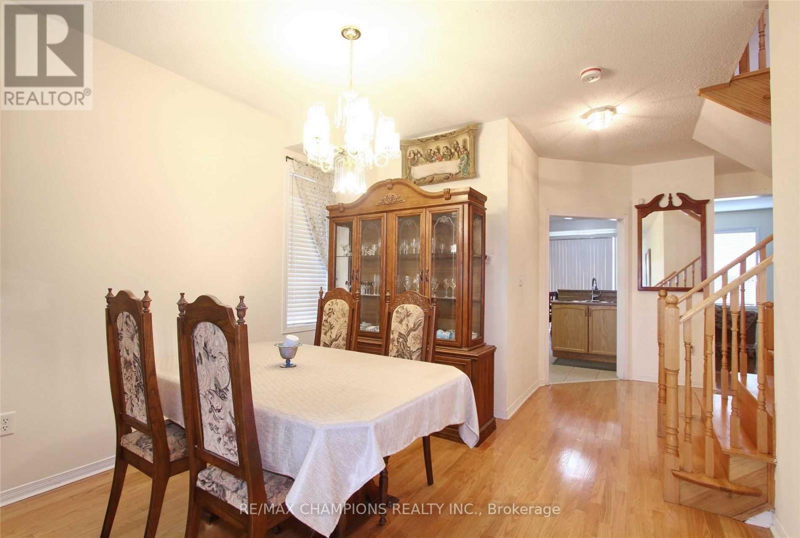 45 Iceberg Trail, Brampton, Ontario  L6R 0J7 - Photo 3 - W12957242