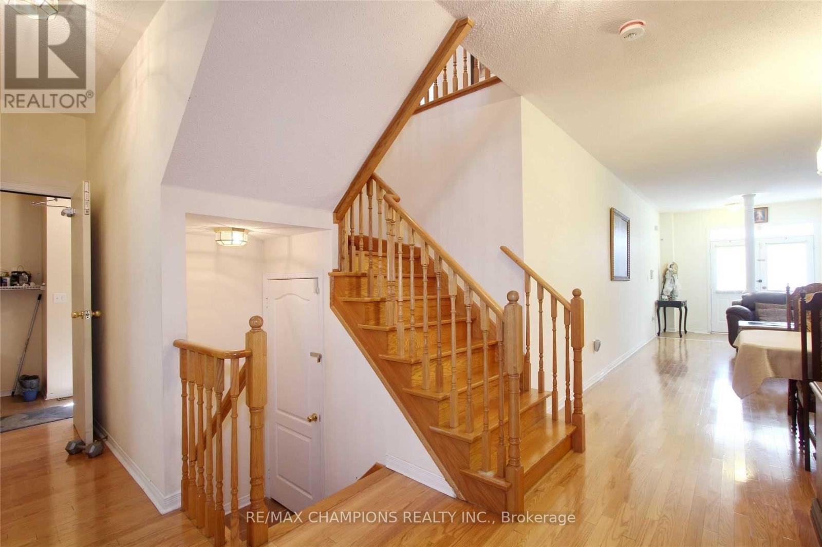 45 Iceberg Trail, Brampton, Ontario  L6R 0J7 - Photo 4 - W12957242