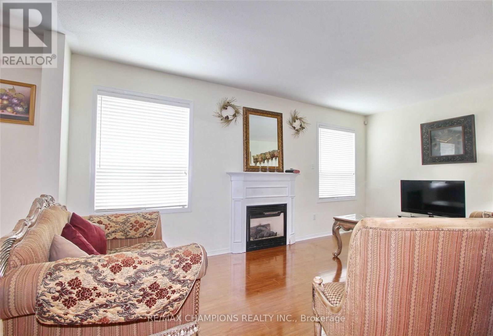 45 Iceberg Trail, Brampton, Ontario  L6R 0J7 - Photo 5 - W12957242