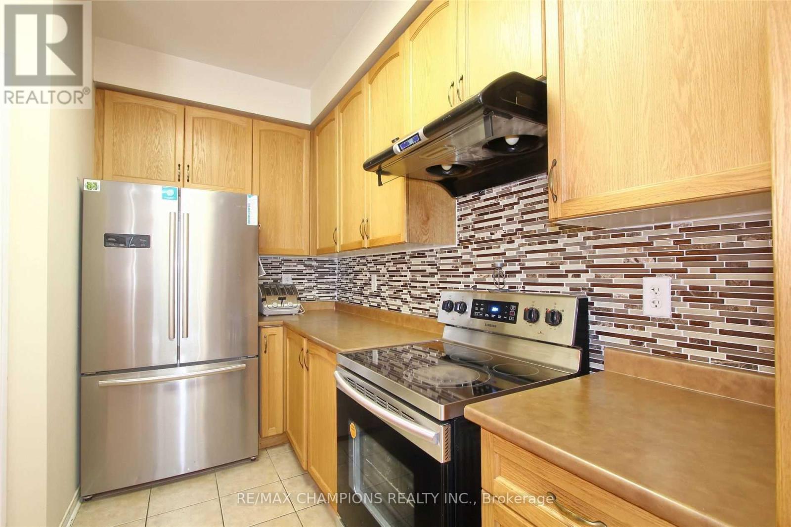 45 Iceberg Trail, Brampton, Ontario  L6R 0J7 - Photo 7 - W12957242