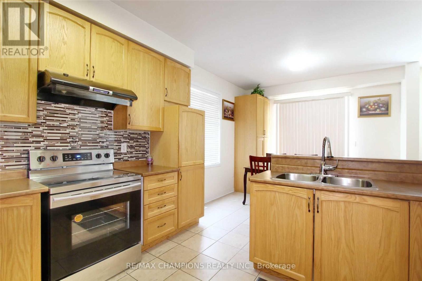 45 Iceberg Trail, Brampton, Ontario  L6R 0J7 - Photo 8 - W12957242